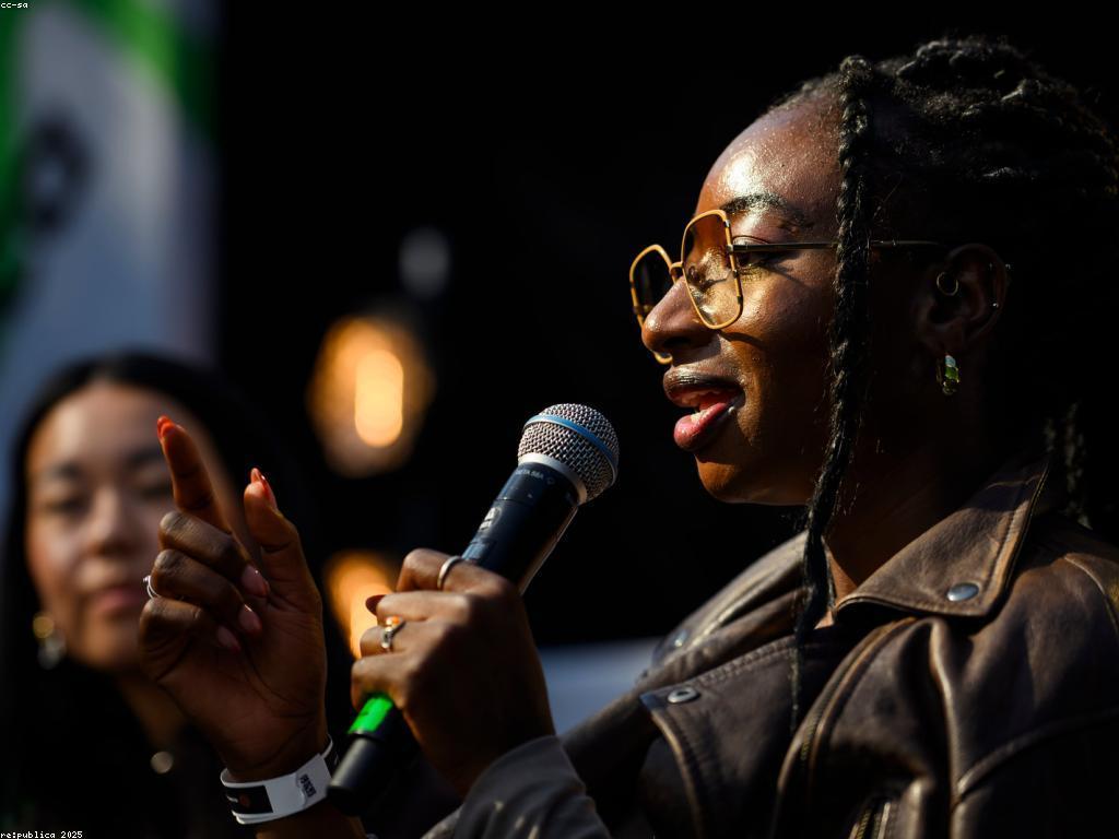 ឥទ្ឋិពលនៃព្រឹត្តិការណ៍ និង សកម្មភាពលើសង្គម