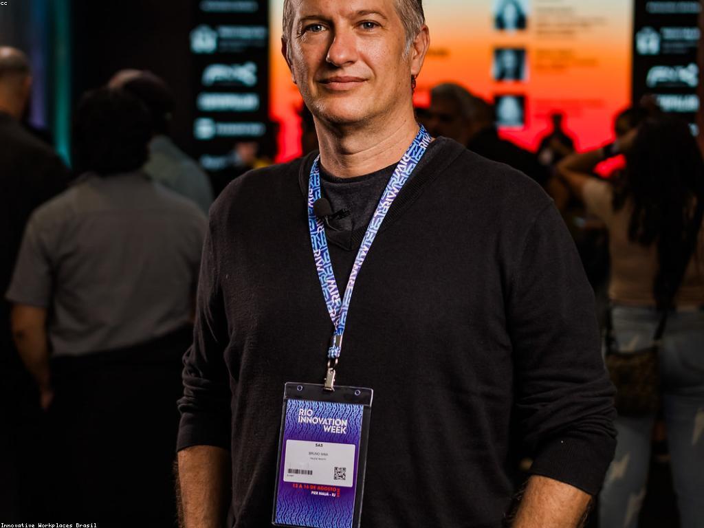 ស្លតថ្មី: បទពិសោធន៍ថ្មីនិងការវិវត្តន៍